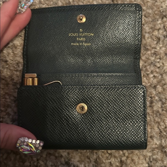 Lv Green Key Holder - Picture 6 of 8